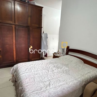 Casa com 200m², 3 quartos (sendo 1 suíte), 2 garagens, no bairro Campeche em Florianópolis