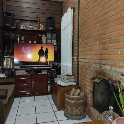 Casa com 200m², 3 quartos (sendo 1 suíte), 2 garagens, no bairro Campeche em Florianópolis