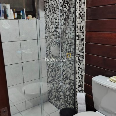 Casa com 200m², 3 quartos (sendo 1 suíte), 2 garagens, no bairro Campeche em Florianópolis