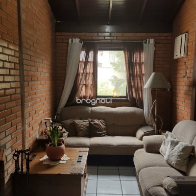 Casa com 200m², 3 quartos (sendo 1 suíte), 2 garagens, no bairro Campeche em Florianópolis