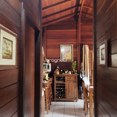 Casa com 200m², 3 quartos (sendo 1 suíte), 2 garagens, no bairro Campeche em Florianópolis