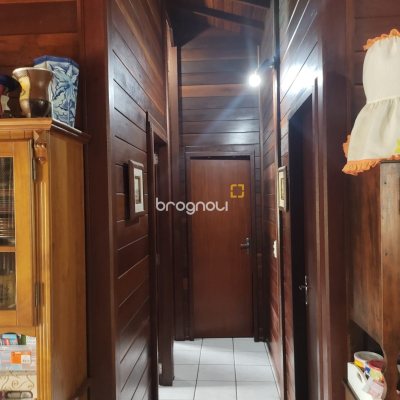 Casa com 200m², 3 quartos (sendo 1 suíte), 2 garagens, no bairro Campeche em Florianópolis