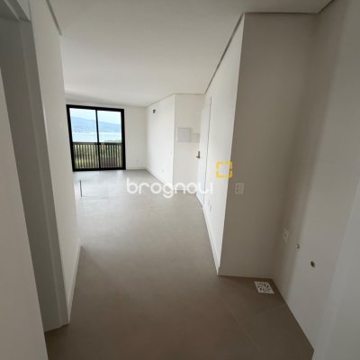 Apartamento com 47m², 1 quarto, 1 garagem, no bairro Coqueiros em Florianópolis