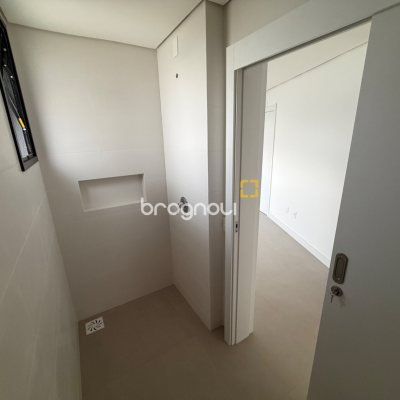 Apartamento com 47m², 1 quarto, 1 garagem, no bairro Coqueiros em Florianópolis