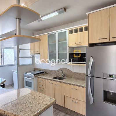 Apartamento com 84m², 3 quartos (sendo 1 suíte), 1 garagem, no bairro Itacorubi em Florianópolis