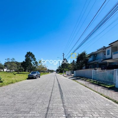 Casa com 119m², 3 quartos (sendo 1 suíte), 1 garagem, no bairro Campeche em Florianópolis