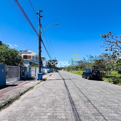 Casa com 119m², 3 quartos (sendo 1 suíte), 1 garagem, no bairro Campeche em Florianópolis