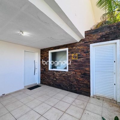 Casa com 119m², 3 quartos (sendo 1 suíte), 1 garagem, no bairro Campeche em Florianópolis