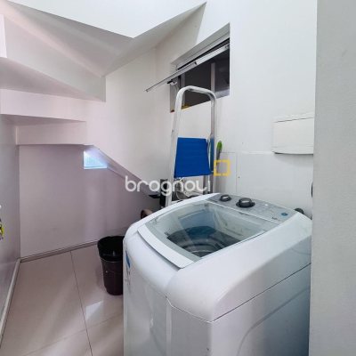 Casa com 119m², 3 quartos (sendo 1 suíte), 1 garagem, no bairro Campeche em Florianópolis