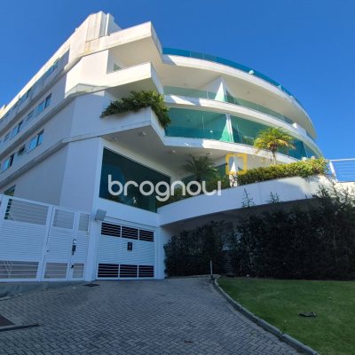 Apartamento com 280m², 3 quartos (sendo 3 suítes), 4 garagens, no bairro Canasvieiras em Florianópolis