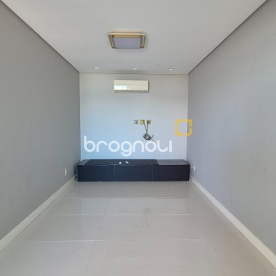 Apartamento com 280m², 3 quartos (sendo 3 suítes), 4 garagens, no bairro Canasvieiras em Florianópolis