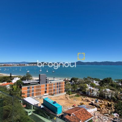 Apartamento com 280m², 3 quartos (sendo 3 suítes), 4 garagens, no bairro Canasvieiras em Florianópolis