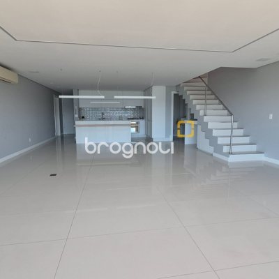 Apartamento com 280m², 3 quartos (sendo 3 suítes), 4 garagens, no bairro Canasvieiras em Florianópolis