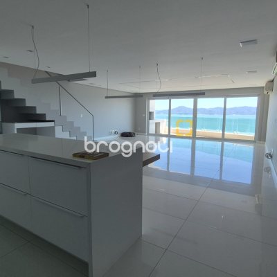 Apartamento com 280m², 3 quartos (sendo 3 suítes), 4 garagens, no bairro Canasvieiras em Florianópolis