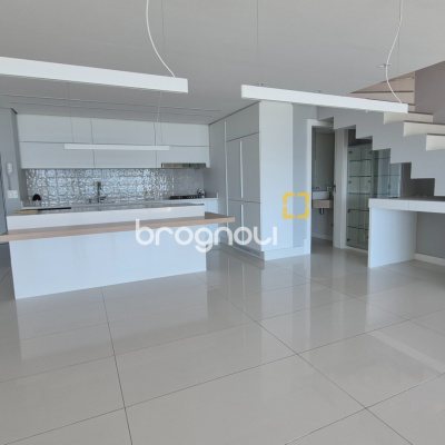 Apartamento com 280m², 3 quartos (sendo 3 suítes), 4 garagens, no bairro Canasvieiras em Florianópolis