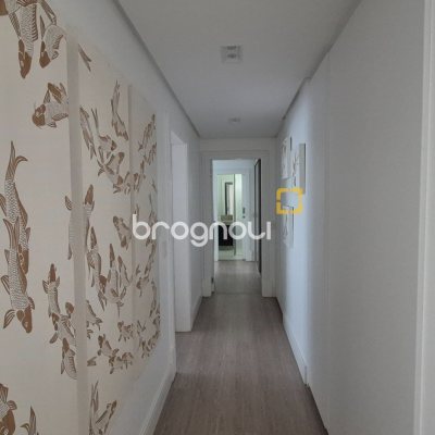 Apartamento com 280m², 3 quartos (sendo 3 suítes), 4 garagens, no bairro Canasvieiras em Florianópolis
