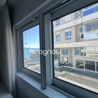 Apartamento com 280m², 3 quartos (sendo 3 suítes), 4 garagens, no bairro Canasvieiras em Florianópolis