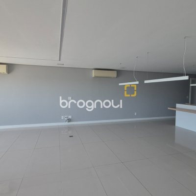 Apartamento com 280m², 3 quartos (sendo 3 suítes), 4 garagens, no bairro Canasvieiras em Florianópolis