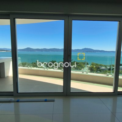 Apartamento com 280m², 3 quartos (sendo 3 suítes), 4 garagens, no bairro Canasvieiras em Florianópolis