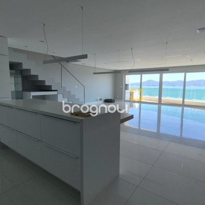Apartamento com 280m², 3 quartos (sendo 3 suítes), 4 garagens, no bairro Canasvieiras em Florianópolis