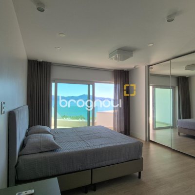 Apartamento com 280m², 3 quartos (sendo 3 suítes), 4 garagens, no bairro Canasvieiras em Florianópolis