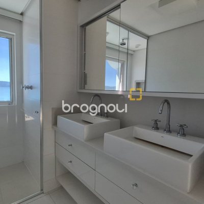 Apartamento com 280m², 3 quartos (sendo 3 suítes), 4 garagens, no bairro Canasvieiras em Florianópolis