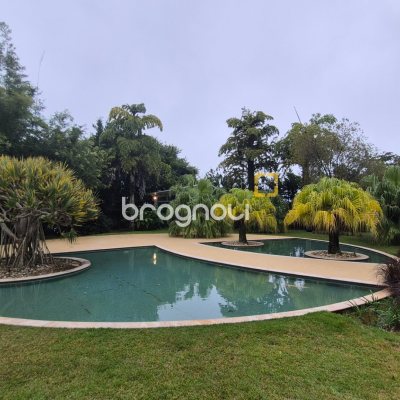 Apartamento com 280m², 3 quartos (sendo 3 suítes), 4 garagens, no bairro Canasvieiras em Florianópolis