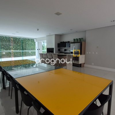 Apartamento com 280m², 3 quartos (sendo 3 suítes), 4 garagens, no bairro Canasvieiras em Florianópolis
