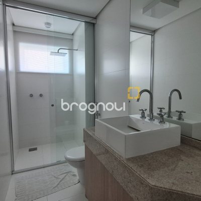 Apartamento com 280m², 3 quartos (sendo 3 suítes), 4 garagens, no bairro Canasvieiras em Florianópolis
