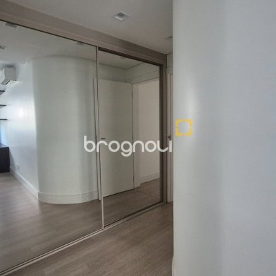 Apartamento com 280m², 3 quartos (sendo 3 suítes), 4 garagens, no bairro Canasvieiras em Florianópolis