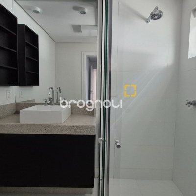 Apartamento com 280m², 3 quartos (sendo 3 suítes), 4 garagens, no bairro Canasvieiras em Florianópolis