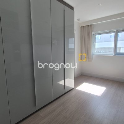 Apartamento com 280m², 3 quartos (sendo 3 suítes), 4 garagens, no bairro Canasvieiras em Florianópolis