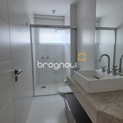 Apartamento com 280m², 3 quartos (sendo 3 suítes), 4 garagens, no bairro Canasvieiras em Florianópolis