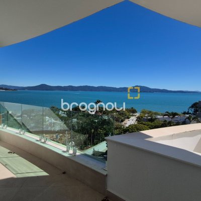 Apartamento com 280m², 3 quartos (sendo 3 suítes), 4 garagens, no bairro Canasvieiras em Florianópolis