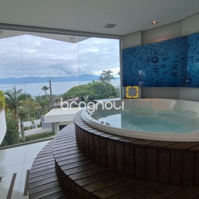 Apartamento com 280m², 3 quartos (sendo 3 suítes), 4 garagens, no bairro Canasvieiras em Florianópolis