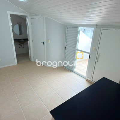 Cobertura com 172m², 3 quartos (sendo 2 suítes), 2 garagens, no bairro Campeche em Florianópolis
