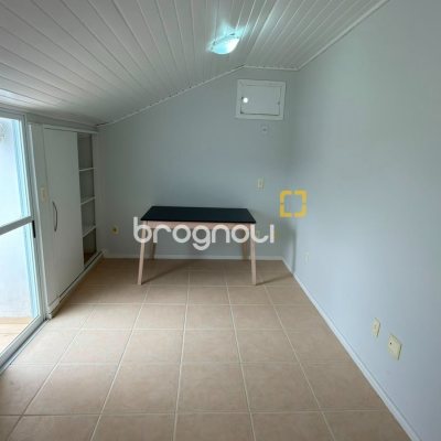Cobertura com 172m², 3 quartos (sendo 2 suítes), 2 garagens, no bairro Campeche em Florianópolis