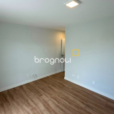 Cobertura com 172m², 3 quartos (sendo 2 suítes), 2 garagens, no bairro Campeche em Florianópolis