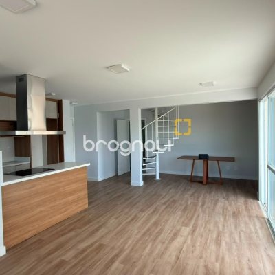Cobertura com 172m², 3 quartos (sendo 2 suítes), 2 garagens, no bairro Campeche em Florianópolis