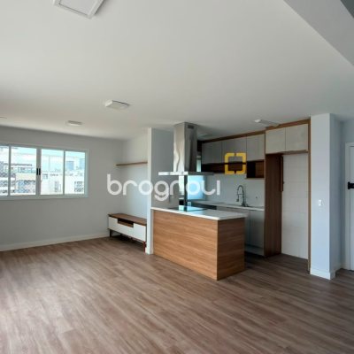 Cobertura com 172m², 3 quartos (sendo 2 suítes), 2 garagens, no bairro Campeche em Florianópolis
