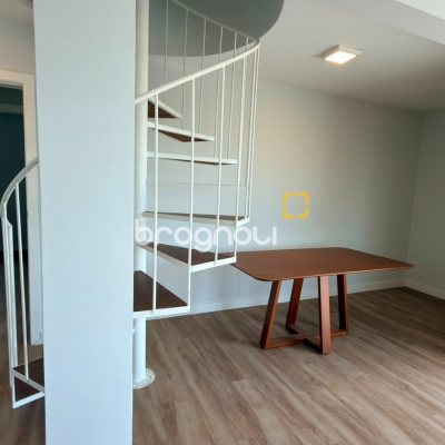 Cobertura com 172m², 3 quartos (sendo 2 suítes), 2 garagens, no bairro Campeche em Florianópolis