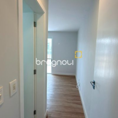 Cobertura com 172m², 3 quartos (sendo 2 suítes), 2 garagens, no bairro Campeche em Florianópolis