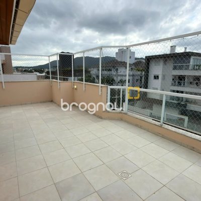 Cobertura com 172m², 3 quartos (sendo 2 suítes), 2 garagens, no bairro Campeche em Florianópolis