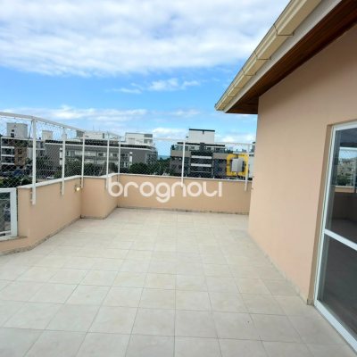 Cobertura com 172m², 3 quartos (sendo 2 suítes), 2 garagens, no bairro Campeche em Florianópolis