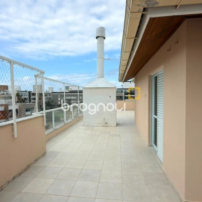 Cobertura com 172m², 3 quartos (sendo 2 suítes), 2 garagens, no bairro Campeche em Florianópolis