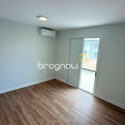 Cobertura com 172m², 3 quartos (sendo 2 suítes), 2 garagens, no bairro Campeche em Florianópolis