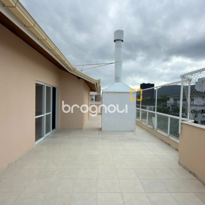 Cobertura com 172m², 3 quartos (sendo 2 suítes), 2 garagens, no bairro Campeche em Florianópolis