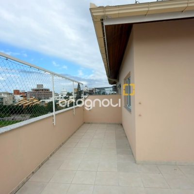 Cobertura com 172m², 3 quartos (sendo 2 suítes), 2 garagens, no bairro Campeche em Florianópolis