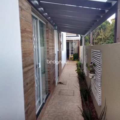 Casa com 117m², 3 quartos (sendo 1 suíte), 2 garagens, no bairro Ingleses em Florianópolis