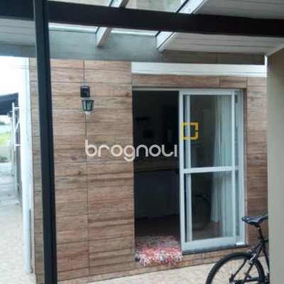 Casa com 117m², 3 quartos (sendo 1 suíte), 2 garagens, no bairro Ingleses em Florianópolis